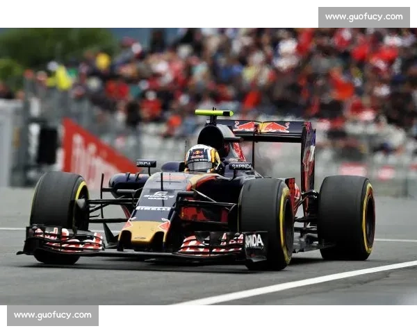 墨西哥站发车大乱斗:830 米直道上的生死时速 墨西哥站发车大乱斗:830 米直道上的生死时速