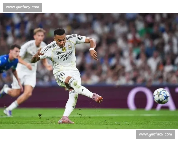 伯纳乌惊魂夜!什琴斯尼扑碎姆巴佩点球神话 伯纳乌惊魂夜!什琴斯尼扑碎姆巴佩点球神话