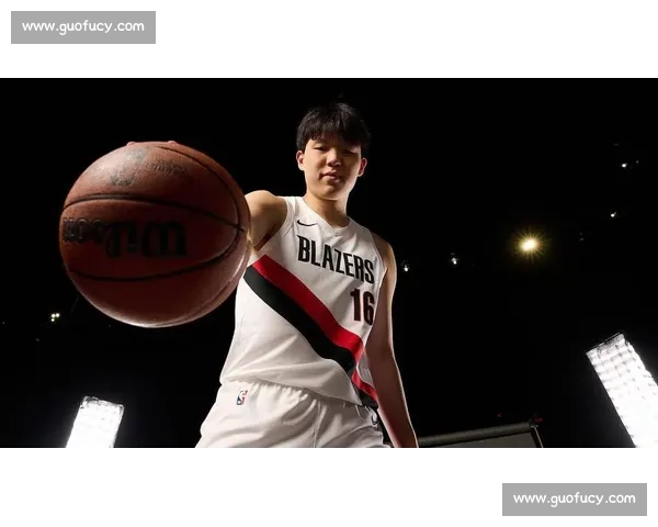 从巴克利亲驴到杨瀚森首秀:姚明的榜样密码 从巴克利亲驴到杨瀚森首秀:姚明的榜样密码