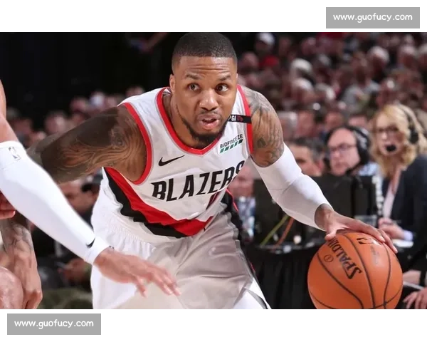 美国球迷神还原亚历山大:每招都像本尊复制 美国球迷神还原亚历山大:每招都像本尊复制